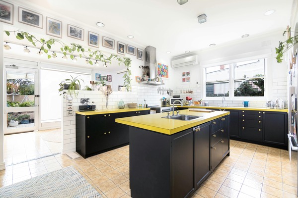 How to Mix and Match Contemporary Kitchen Decor Accessories for a Cohesive Look